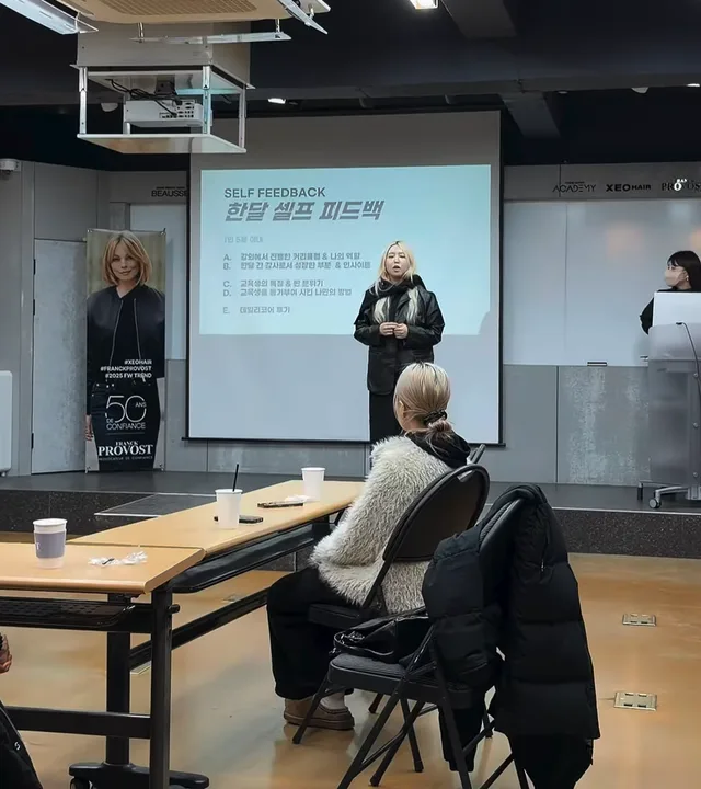 뷰쎄 아카데미는 사람과 살롱이 함께 성장하는 방향으로 교육을 설계합니다.  오늘의 강사 정기미팅은 그 방향을 더 또렷하게 다듬는 시간이었습니다.