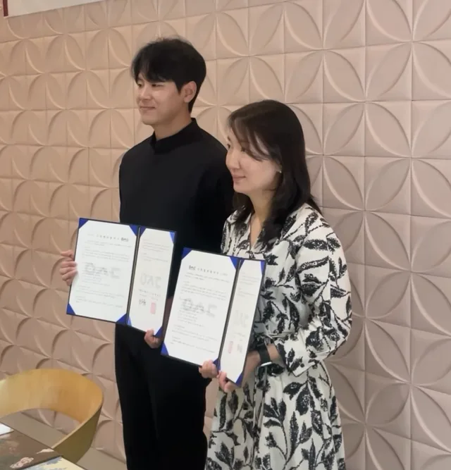 로위는 우송대학교와 함께 뷰티 산업의 발전과 전문 인재 양성을 위한 산학협력 협약을 체결했습니다.