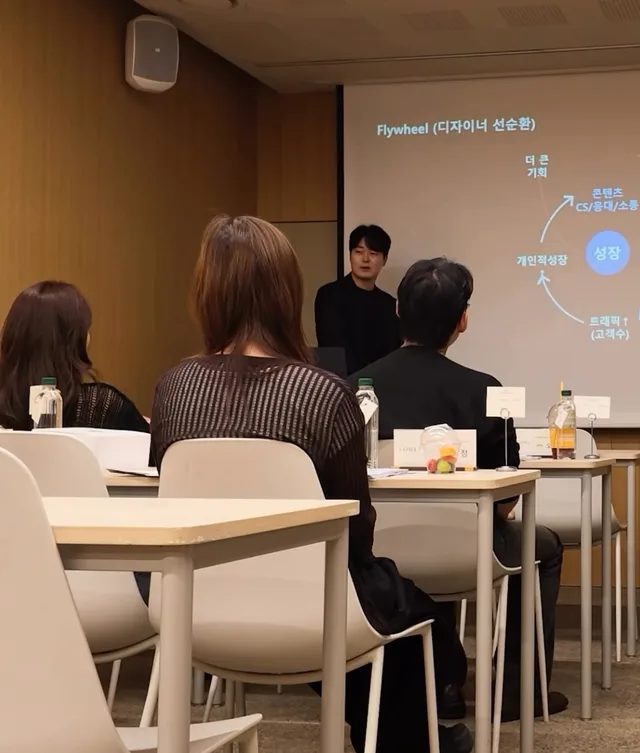 2026 H1 Leader Summit 각자의 자리에서 로위를 이끌어온 리더들이 한자리에 모였습니다. 지난 시간을 돌아보고 서로의 생각과 경험을 나누며 어제보다 더 나은 로위를 만들기 위한 방향을 함께 고민했습니다.
